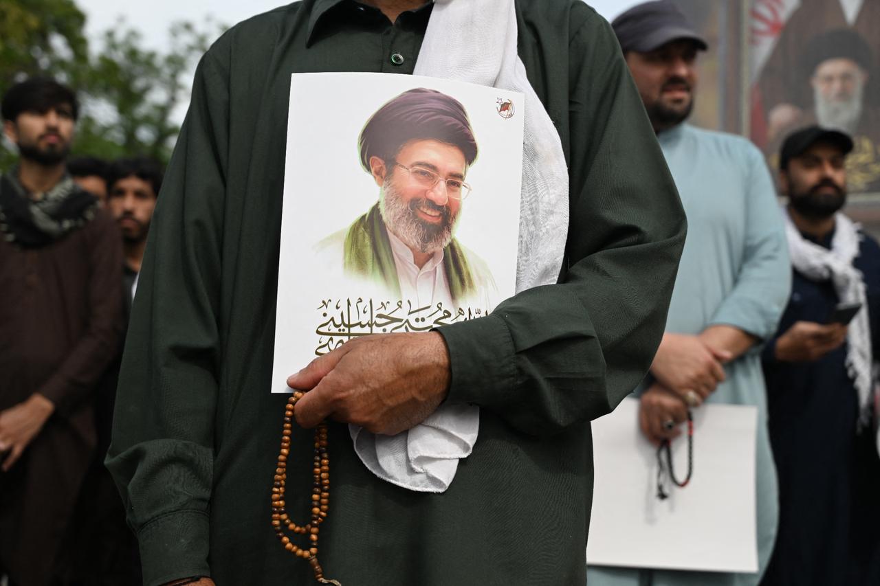 Iran warns US will face 'severe retaliation' if it targets Mojtaba Khamenei Image