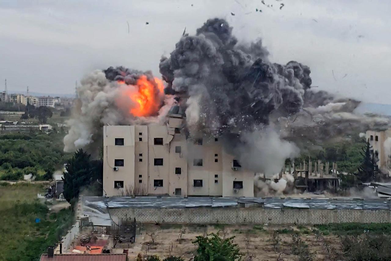 A fireball erupts from the site of an Israeli airstrike that targeted a building in the southern Lebanese village of Abbasiyyeh, March 13, 2026. (AFP Photo)