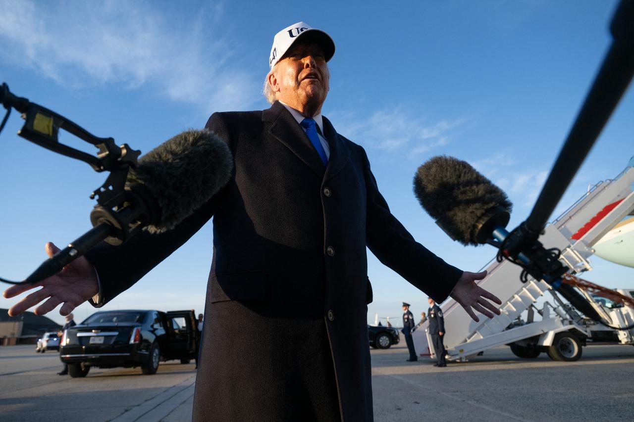 Trump urges countries to send warships to secure Strait of Hormuz Image