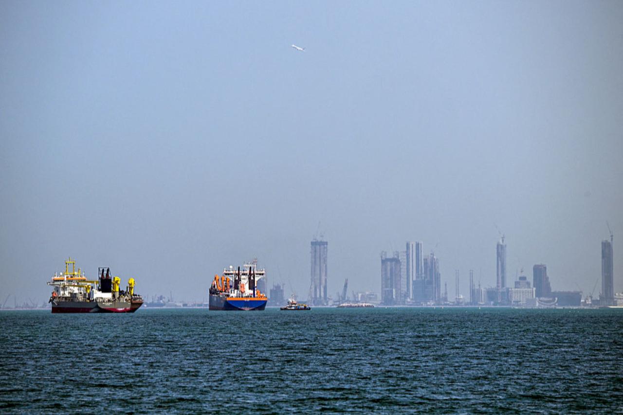 Trump urges naval deployments to Hormuz, Britain weighing options