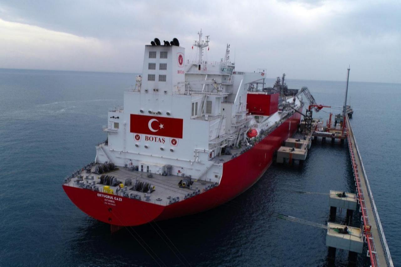 Türkiyes first floating storage regasification unit (FSRU), Ertugrul Gazi, docked at the BOTAS Dortyol LNG Storage Facility off the coast of Hatay in southern Türkiye, Feb. 2, 2022. (IHA Photo)