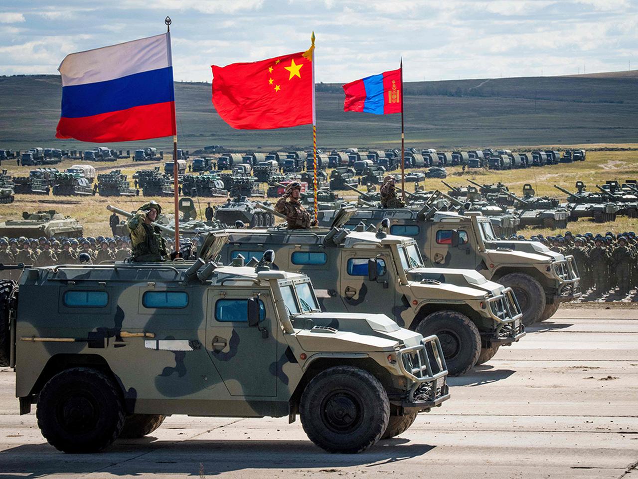 Russian, Chinese and Mongolian troops and military equipment parade at the end of the day of the Vostok-2018 (East-2018) military drills at Tsugol training ground, Sept. 13, 2018. (AFP Photo)
