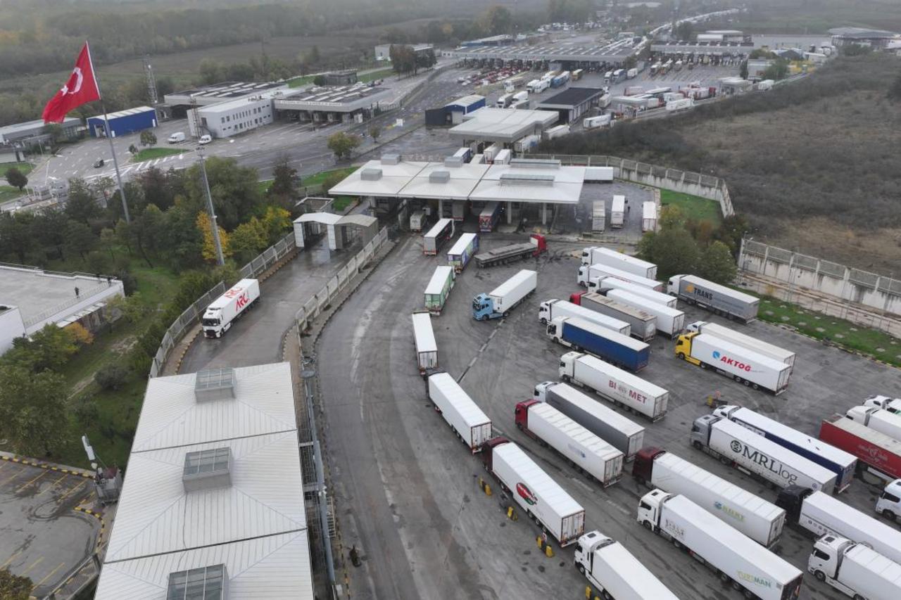 Türkiye plans new Bulgaria border gate to unclog truck traffic to Europe