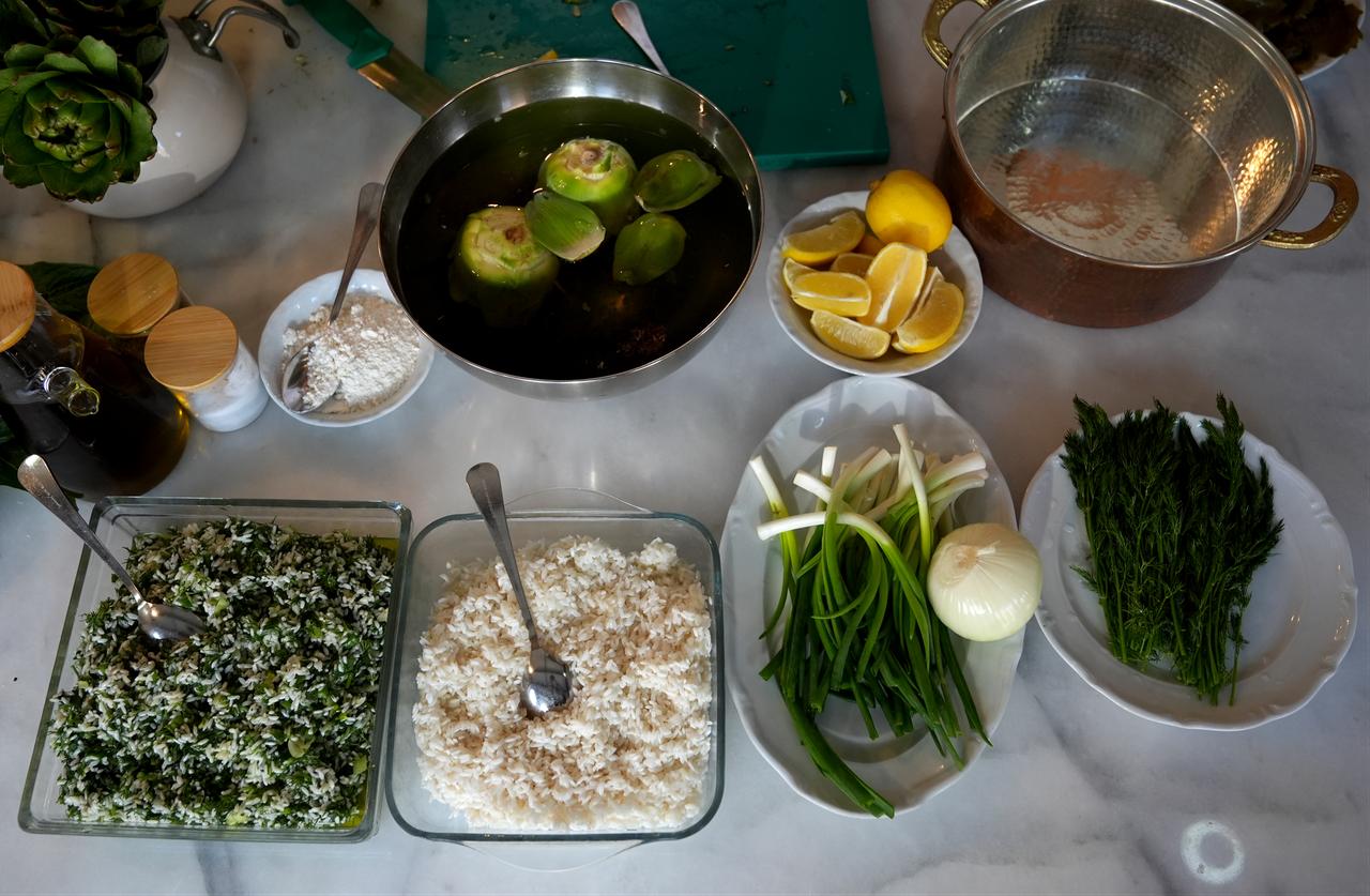 Ingredients including rice, dill, fresh onions and lemons are prepared for making traditional olive oil artichoke dolma in Izmir, Türkiye, March 16, 2026. (AA Photo)