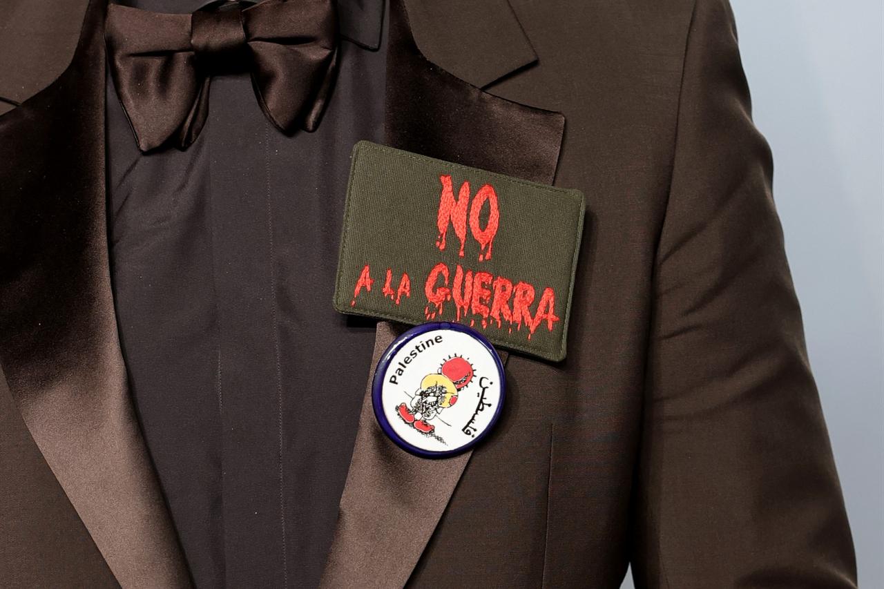 Javier Bardem, accessory detail, attends the 2026 Vanity Fair Oscar Party, Los Angeles, United States, March 15, 2026. (AFP Photo)