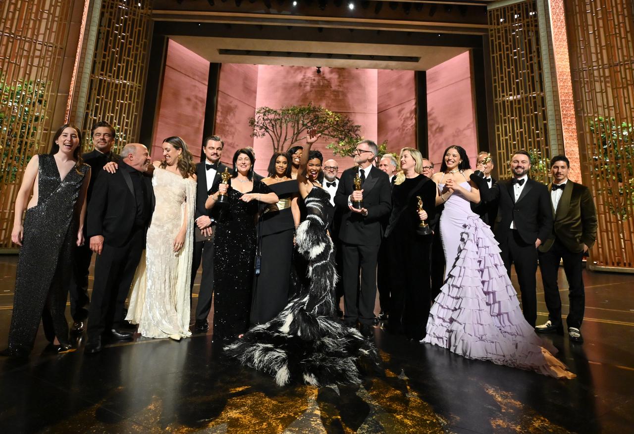 In this handout photo provided by The Academy, the cast and crew of Best Picture winner "One Battle After Another" pose during the 98th Oscars at Dolby Theatre in Hollywood, California, US, March 15, 2026. (AFP Photo)