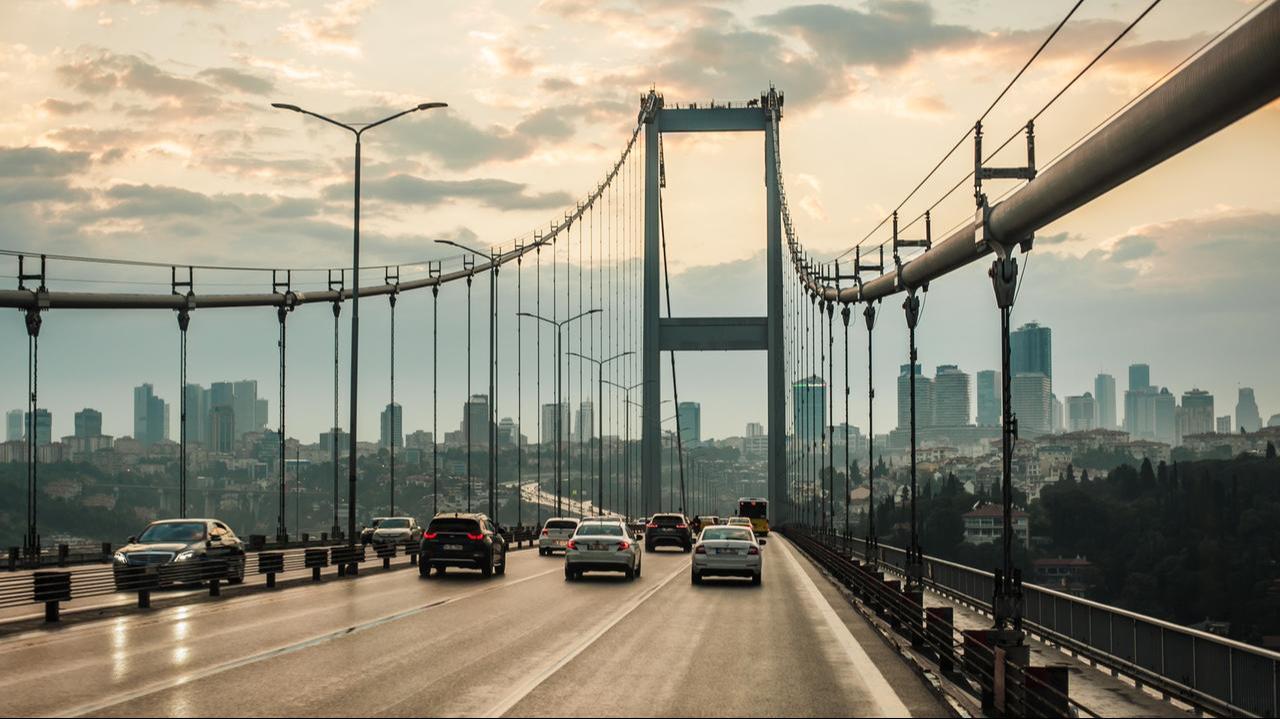 File photo shows vehicles crossing the Fatih Sultan Mehmet Bridge in Istanbul, Türkiye. (Adobe Stock Photo)