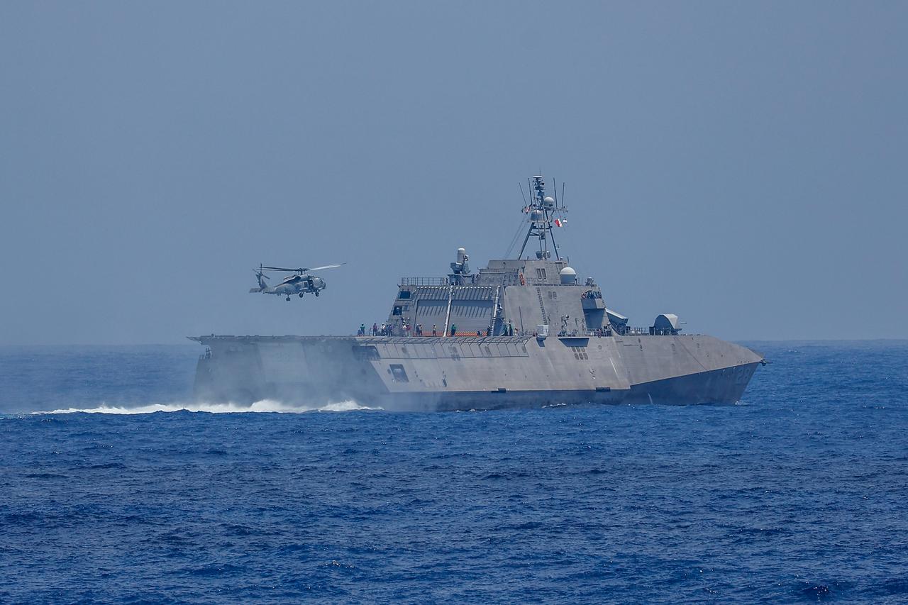US warship heads toward Middle East as Hormuz tensions escalate