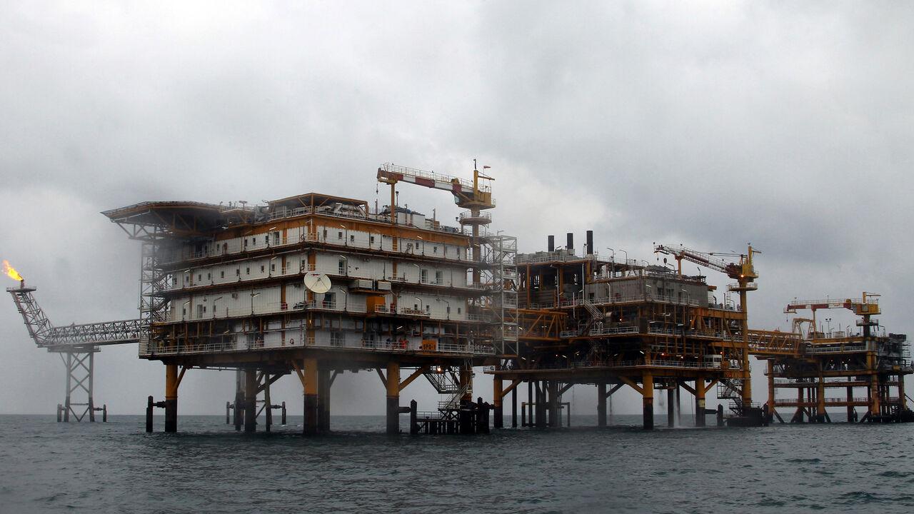 A picture shows the Iranian South Pars quarter one (SPQ1) gas platform in the Gulf near Qatar's territorial waters on January 26, 2011. (AFP Photo)