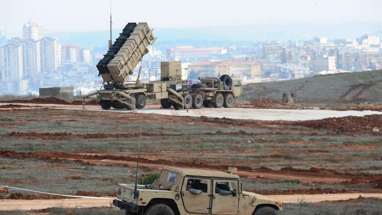 A Patriot missile launcher system is pictured at a Turkish military base in Gaziantep on February 5, 2013. (AFP Photo)