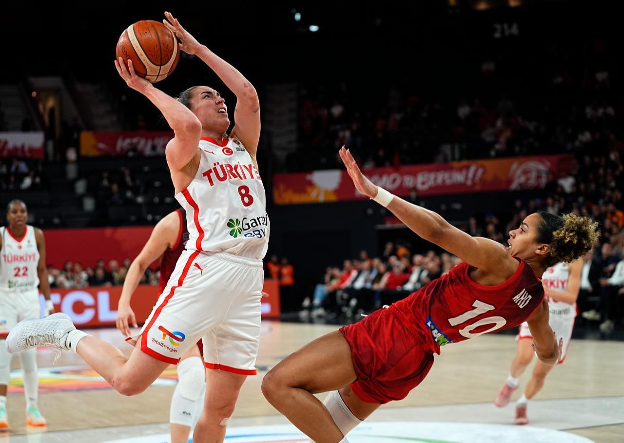 Ayse Cora Yamaner (8) of Türkiye in action against Nina Aho (10) of Hungary, Istanbul, Türkiye, March 17, 2026. (AA Photo)