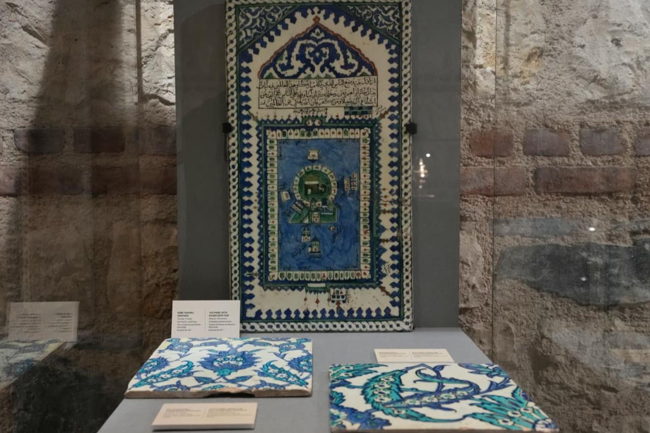 Türkiye uses AI to track 526,000 artifacts as stolen Iznik tiles return from UK