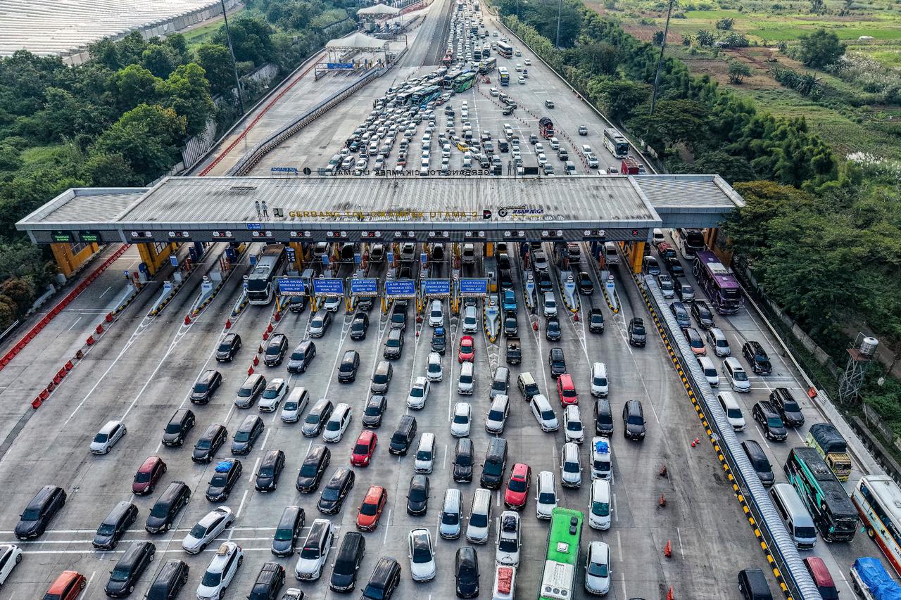 Eid comes at a price: Indonesia cuts budgets as oil bites