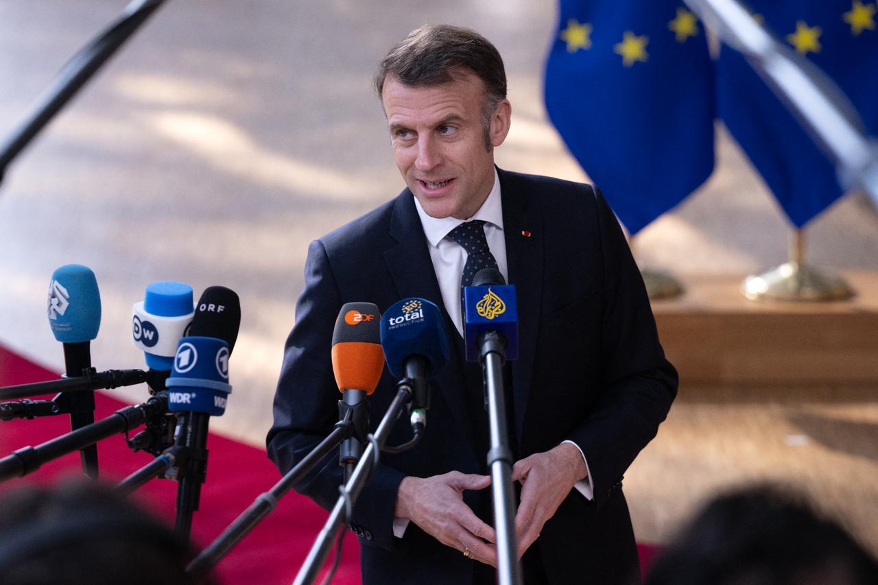 Macron calls for Iran-US talks, Tehran fires back over double standards Image