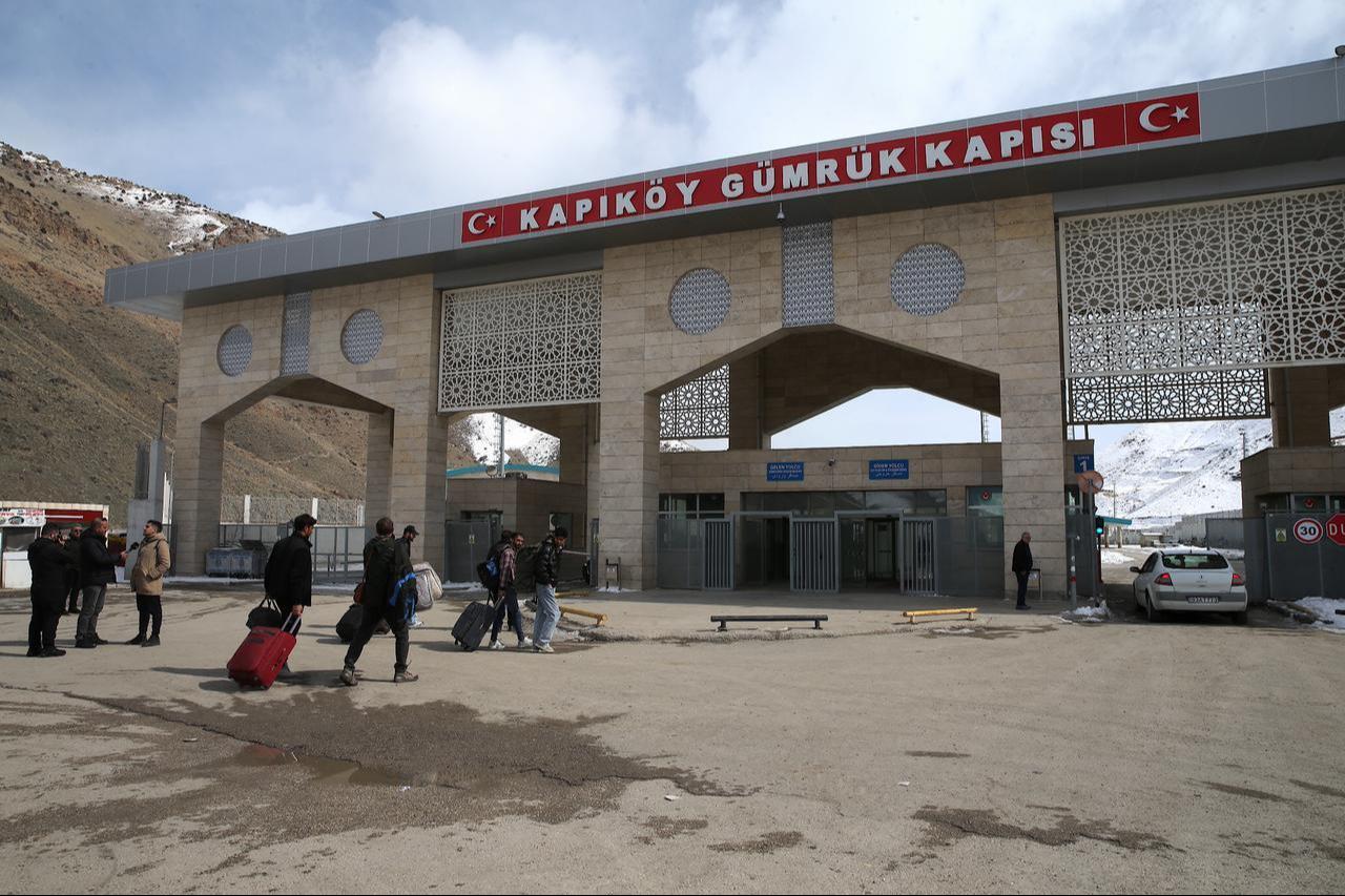 People walk with luggage near the Kapikoy Border Gate between Türkiye and Iran in Van province, eastern Türkiye, Mar. 2, 2026. (AA Photo)