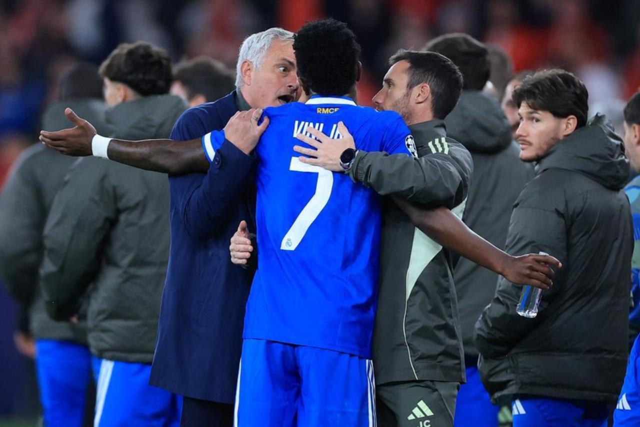 Coach Mourinho warns racism verdict could end Gianluca Prestianni's Benfica career