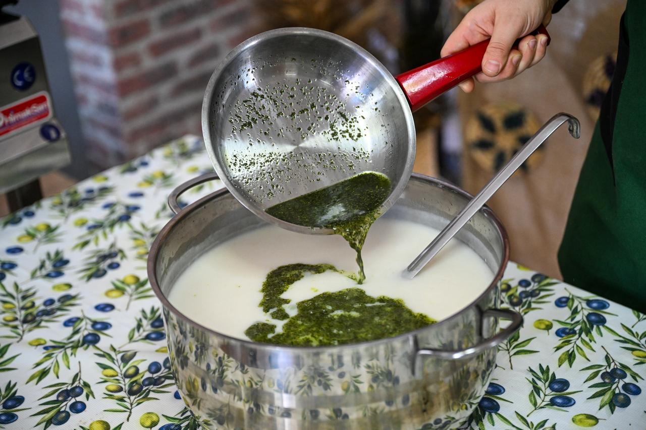 Mint sauce is poured over salted yogurt soup during preparation in Hatay, Türkiye, March 2, 2026. (AA Photo)