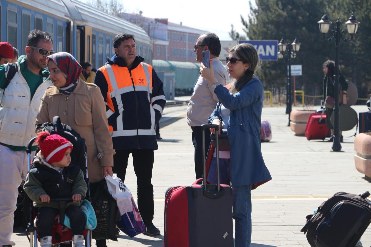 Iranian tourists in Van pose with their suitcases while taking photos during their visit, Van, Türkiye, April 11, 2025. (IHA Photo)