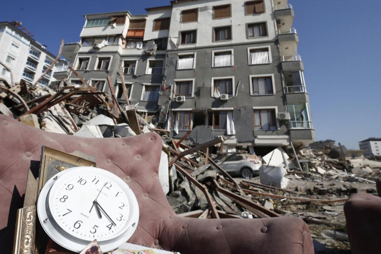 A damaged residential building and piles of debris are seen after the Feb. 6, 2023 earthquakes in southern Türkiye. (AA Photo)