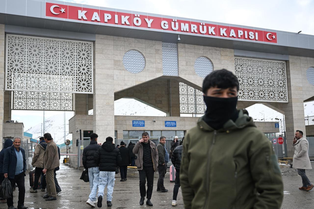 Türkiye closes border gates with Iran to individual Iranian crossings