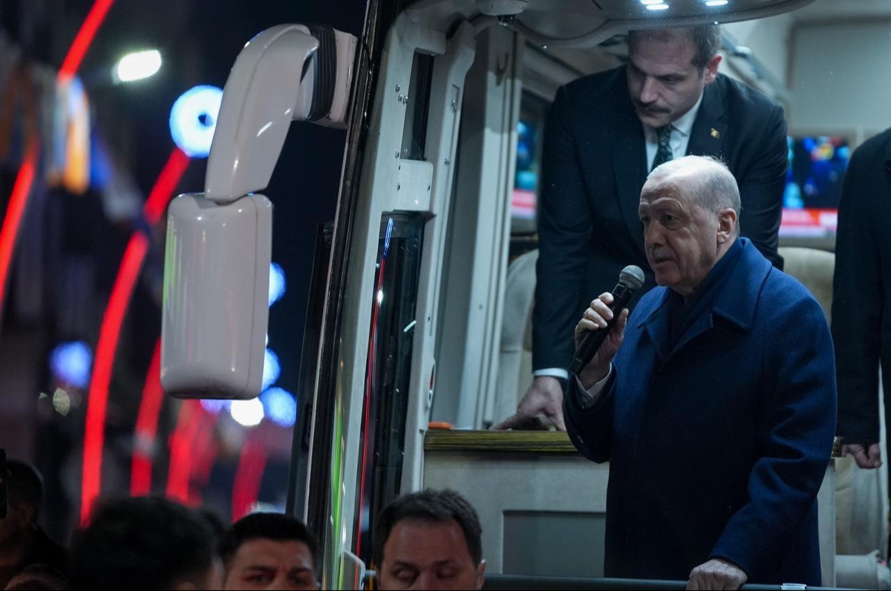 Turkish President Recep Tayyip Erdogan delivers a speech to citizens during his visit to the Guneysu district of Rize, Türkiye, March 18, 2026. (AA Photo)