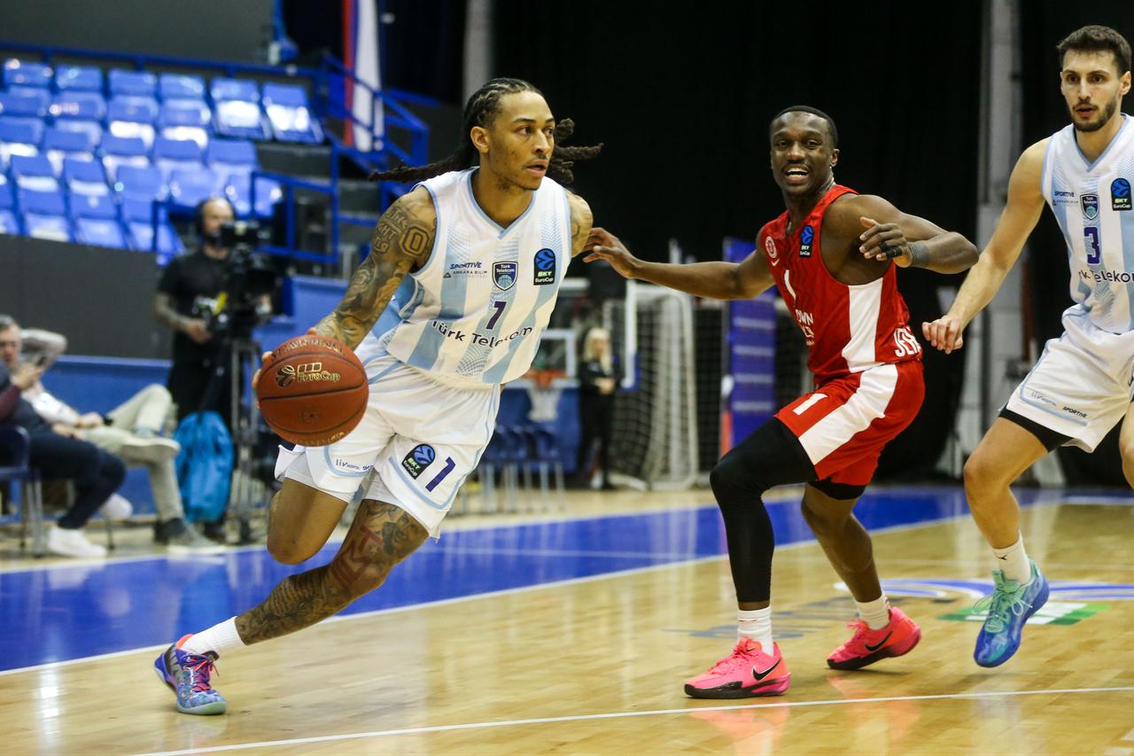 Turk Telekom faced Israel’s Hapoel Midtown Jerusalem in the BKT EuroCup quarterfinal, with Kyle Allman Jr. (1) battling opponents during a play in Belgrade, Serbia, March 18, 2026. (AA Photo)