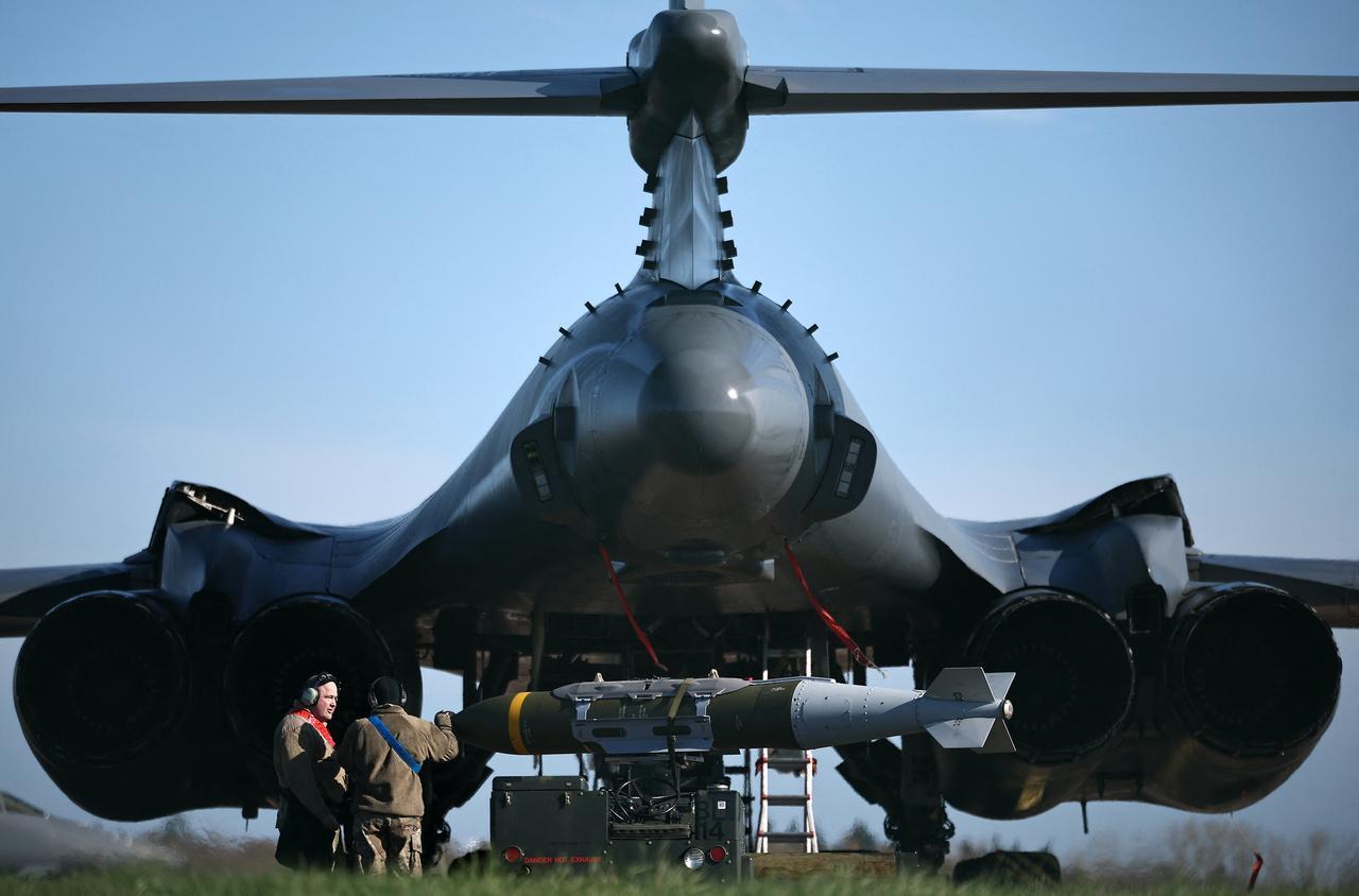 USAF military ground personnel prepare Joint Direct Attack Munitions (JDAM) for a US Air Force (USAF) B-1 Lancer bomber jet on the tarmac at RAF Fairford in south-west England, March 14, 2026. (AFP Photo)