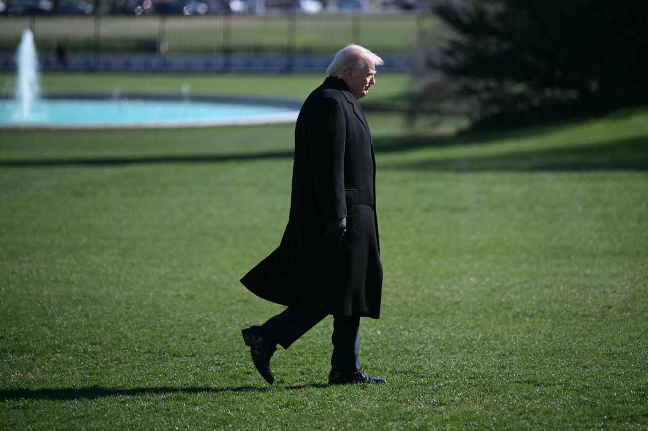 Trump eyes Kharg Island occupation or blockade to force Hormuz open