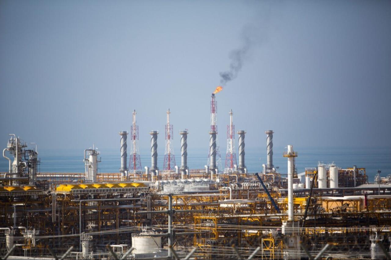 The picture shows a view of phase 12 of the South Pars gas field facilities near the southern Iranian town of Kangan, on the shores of the Gulf, on January 22, 2014. (AFP Photo)