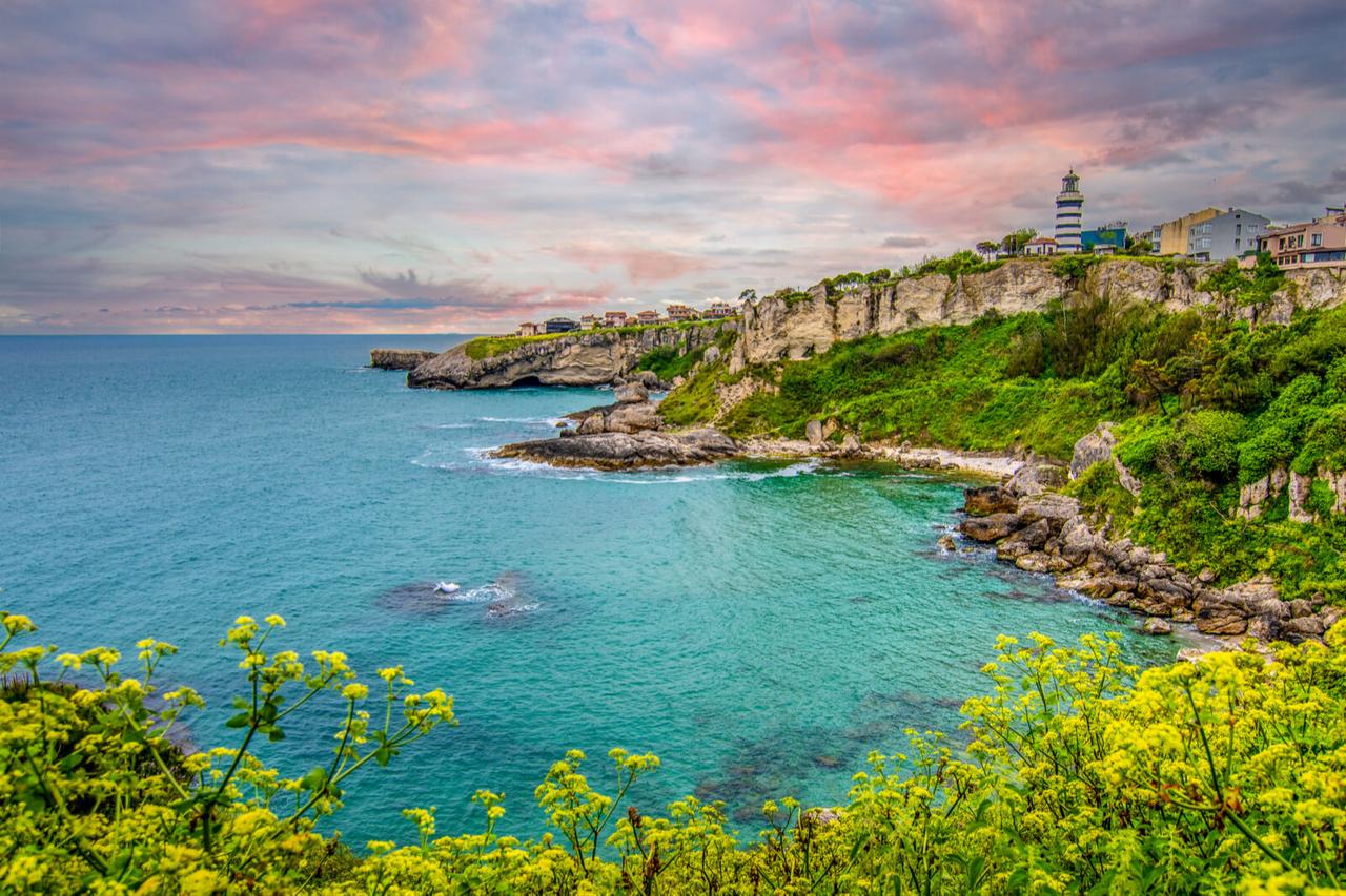 A view of Sile town and the lighthouse, Istanbul, Türkiye. (Adobe Stock Photo)