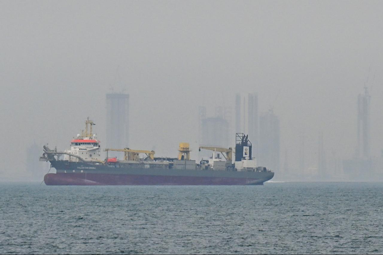 A commercial ship is viewed anchored off the coast of the United Arab Emirates, in the Strait of Hormuz, Dubai, March 2, 2026. (AA Photo)