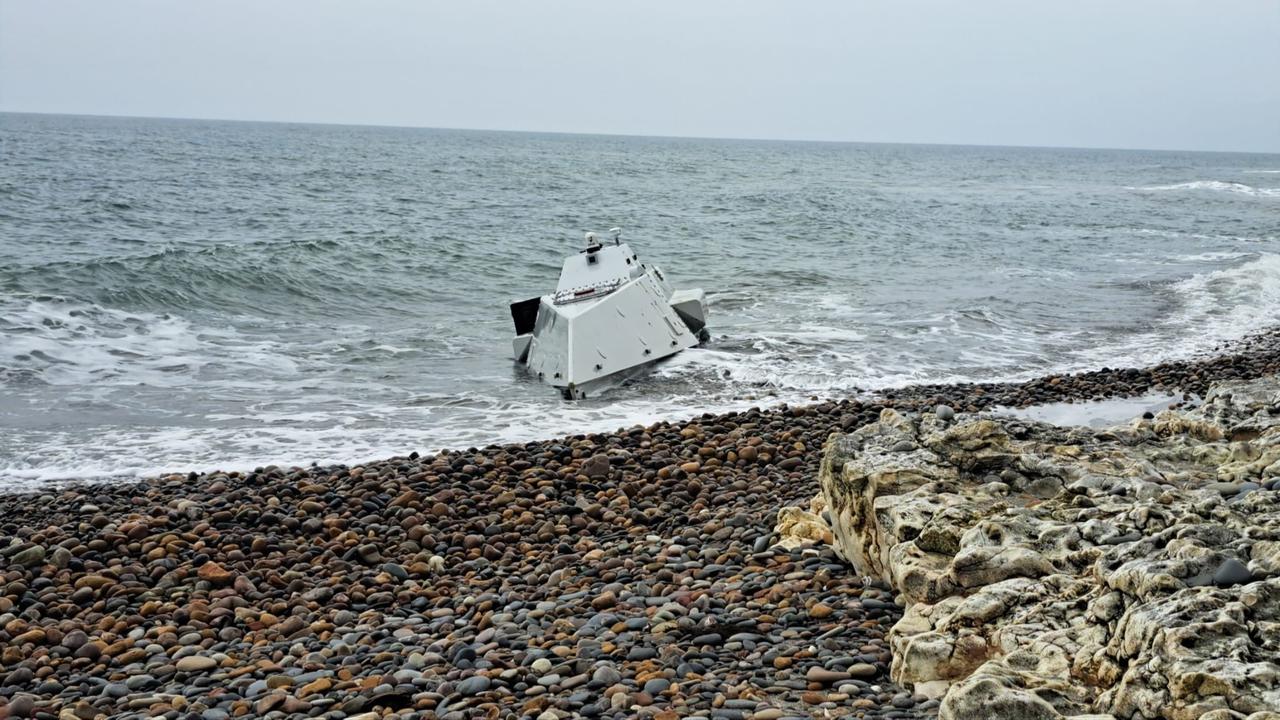 An AEGIR unmanned surface vessel was found by civilians on a beach in the Unye district of Ordu, Türkiye, on March 21, 2026. (IHA Photo)