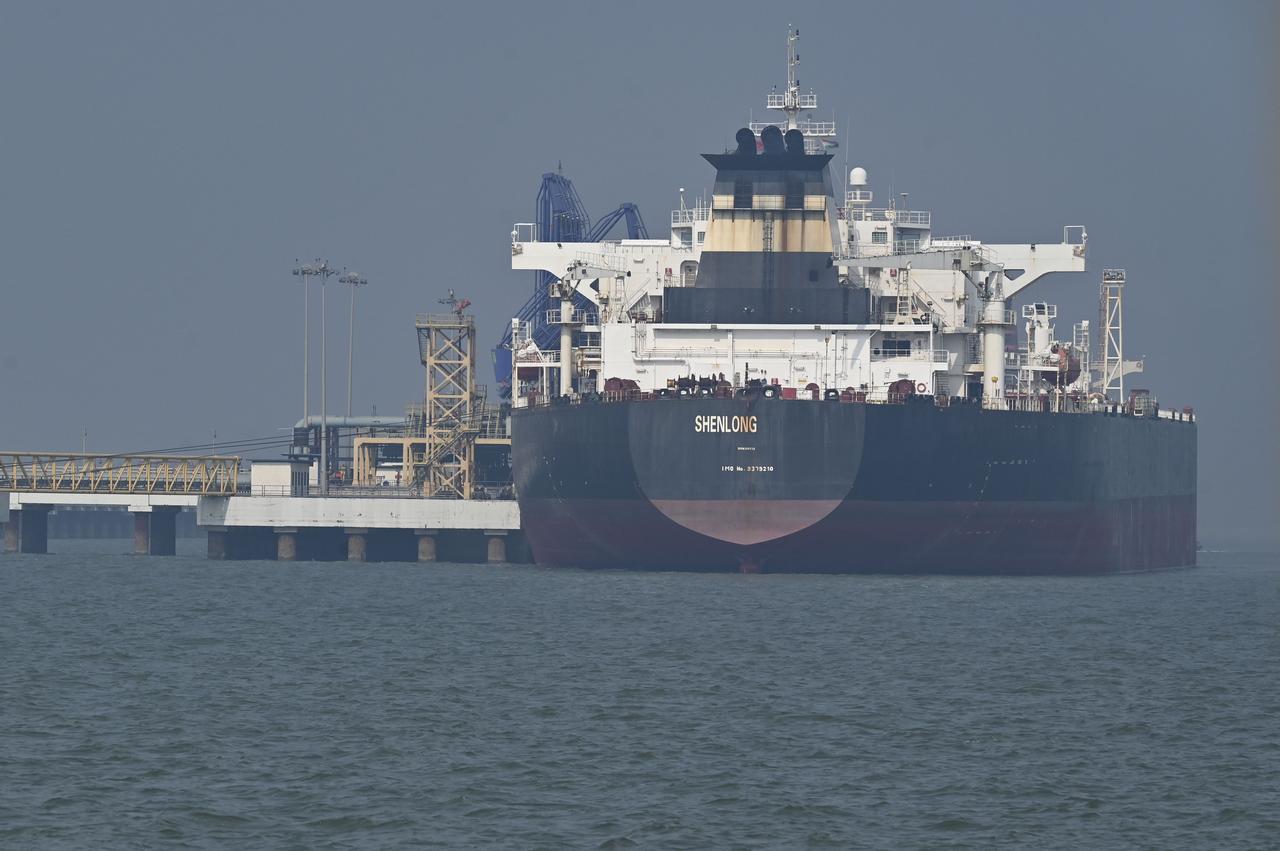 The Liberia-flagged Suezmax tanker Shenlong, carrying crude oil, is seen at Mumbai Port in Mumbai, India, March 12, 2026. (AFP Photo)
