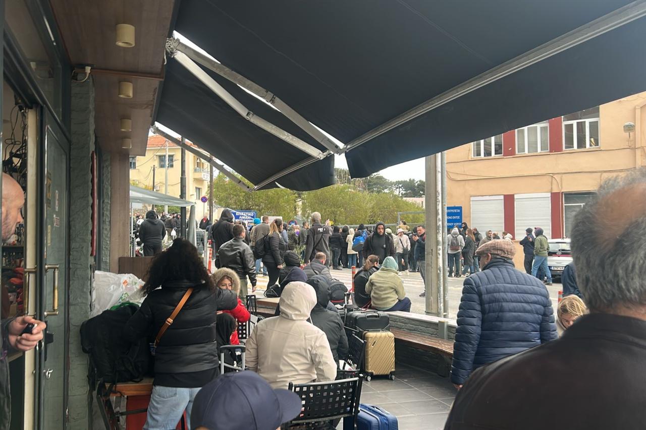 Greek farmers’ action in Lesbos causes hours-long delay for Turkish tourists