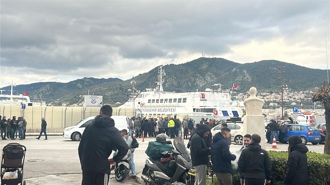 Turkish tourists wait near the port area after ferry services were disrupted during a farmers’ protest on Lesbos, Greece, March 21, 2026. (IHA Photo)