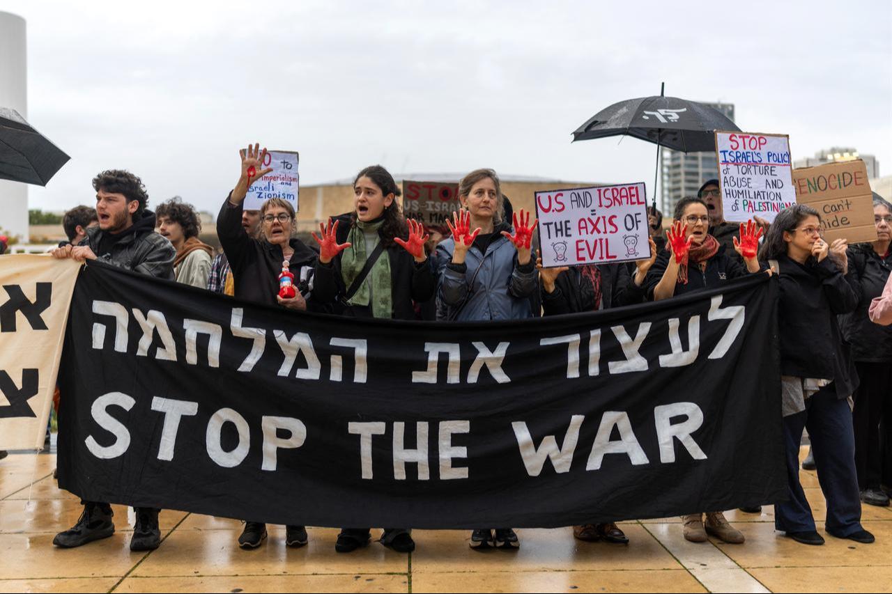 Israeli activists take part in a protest in Tel Aviv on March 21, 2026, against the ongoing war with Iran. (AFP Photo)