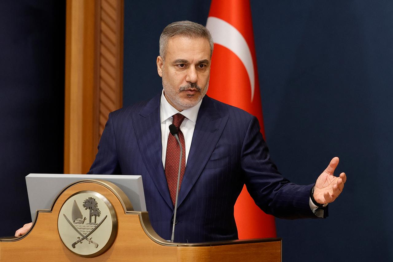 Türkiye's top diplomat holds calls with Iran, Egypt, EU and US on 'ending war'