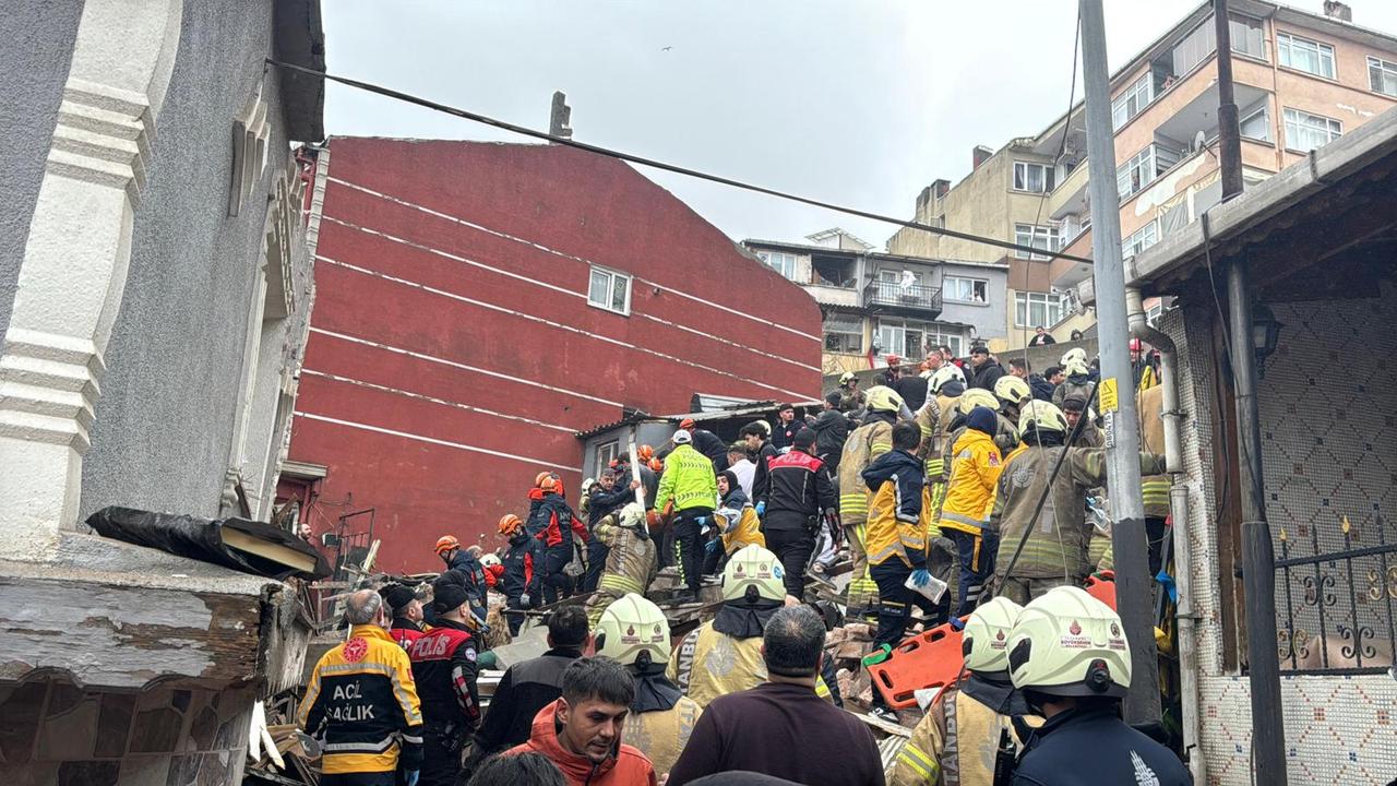Rescue teams and emergency personnel work at the scene after two adjacent buildings collapse in Fatih district following a suspected gas explosion, Istanbul, Türkiye, Mar. 22, 2026. (AA Photo)