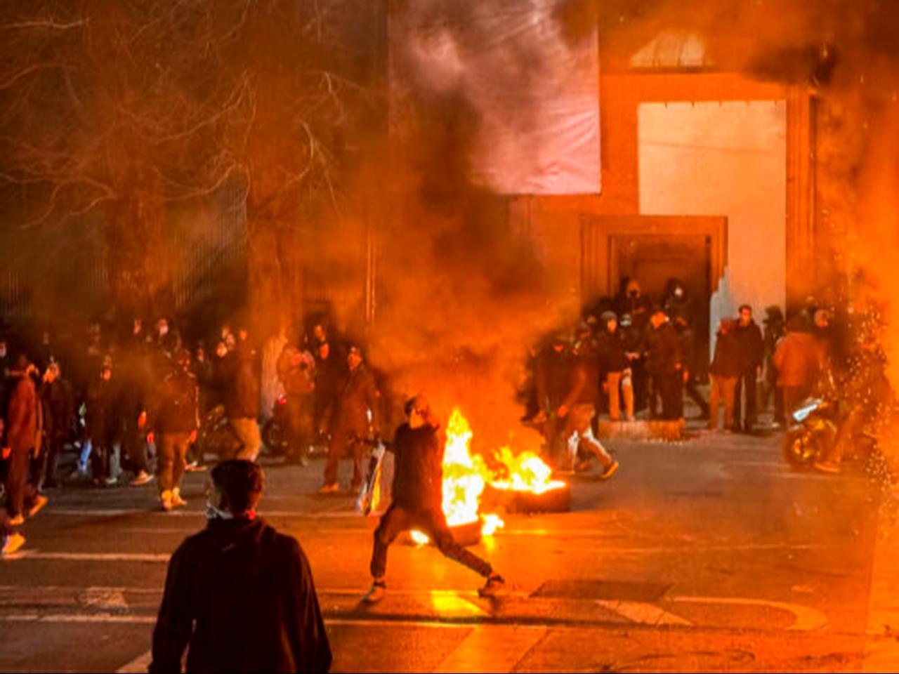Iranians gather while blocking a street during a protest in Tehran, Iran, on January 9, 2026. (AFP Photo)