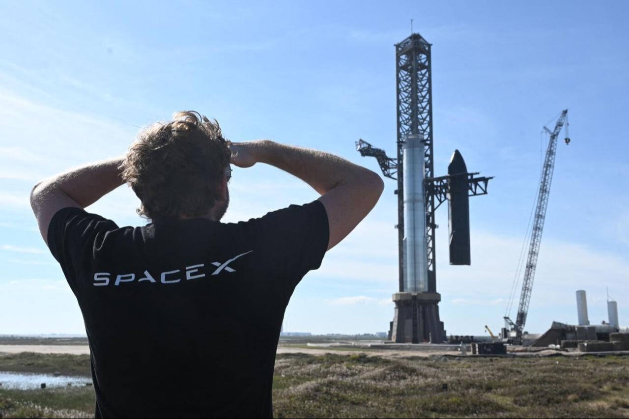 A person looks on as SpaceXs huge Super Heavy-Starship is unstacked from the booster as it sits on the launchpad at Starbase in Boca Chica, Texas, US on Nov. 16, 2023. (AFP Photo)