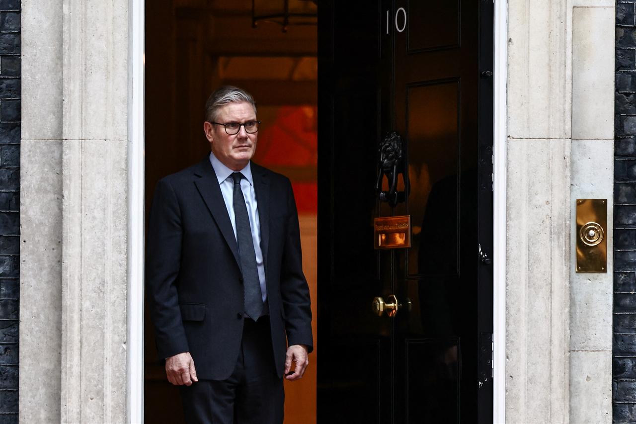 Britain's Prime Minister Keir Starmer opens the door before the arrival of Nigeria's president at 10 Downing Street in central London on March 19, 2026. (AFP Photo)