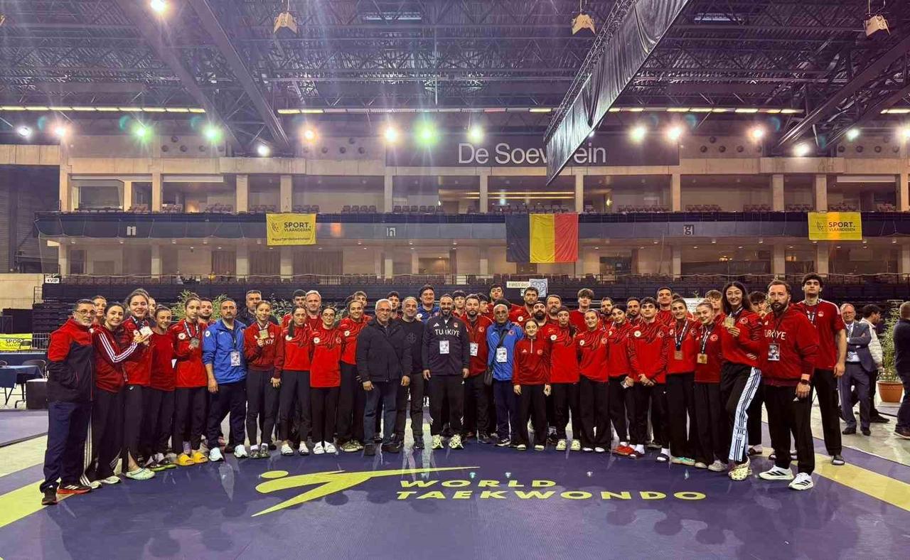 Members of the Turkish junior and senior taekwondo national teams pose at the De Soeverein arena during the Belgium Open Taekwondo Tournament, Belgium, March 22, 2026. (IHA Photo)