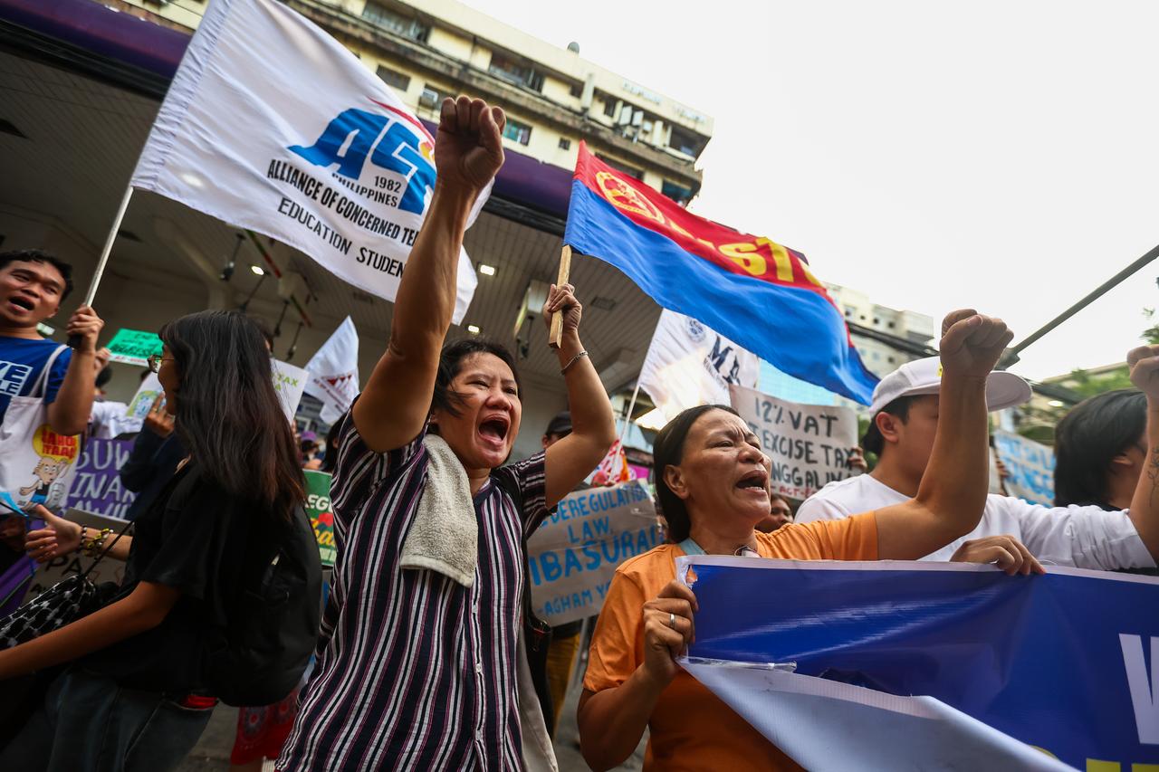 People chat slogans during a rally outside a gas station, as part of a nationwide public transport strike against oil price hikes and US-Israeli aggressions, in Metro Manila, on March 19, 2026. (AA Photo)