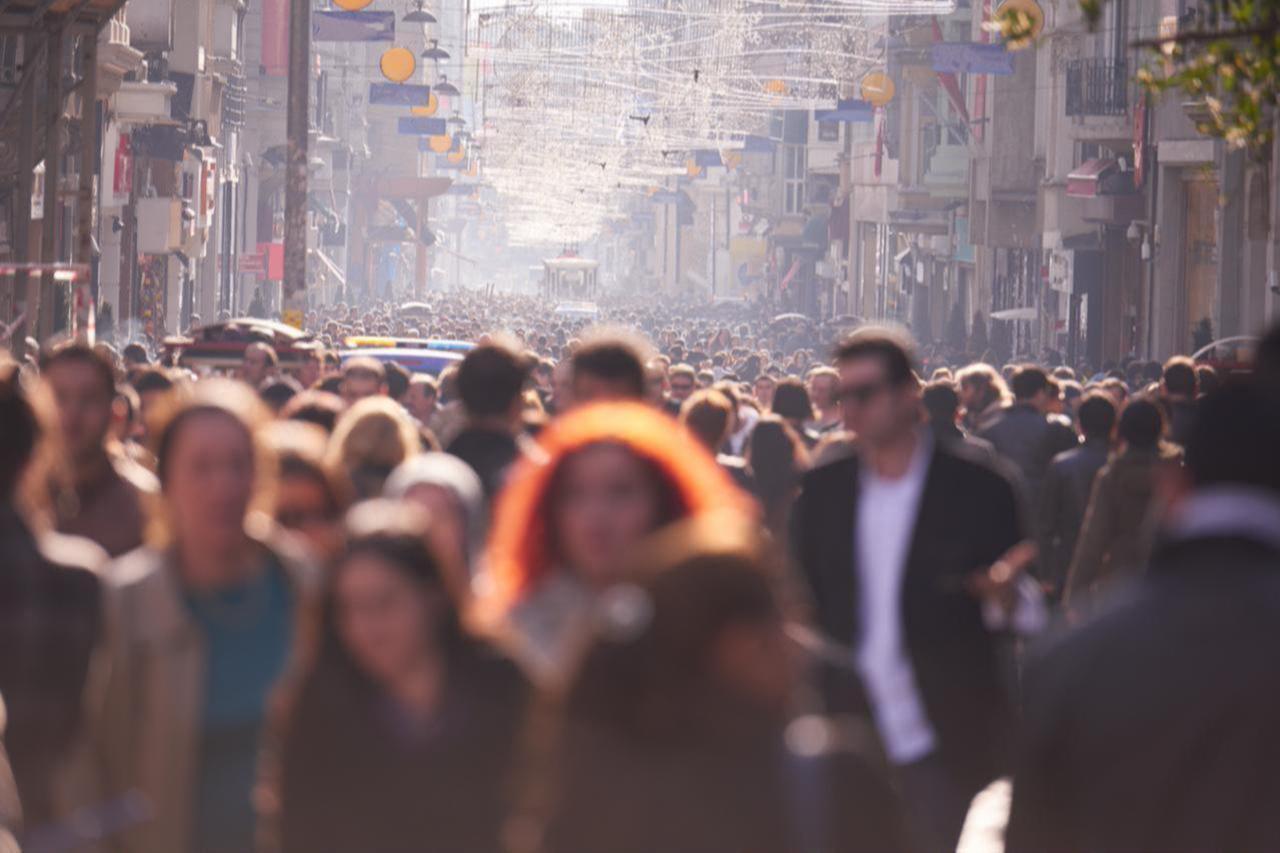 Photo shows crowd of people walking on busy street on daytime in Istanbul, Türkiye, accessed on Oct. 25, 2025. (Adobe Stock Photo)