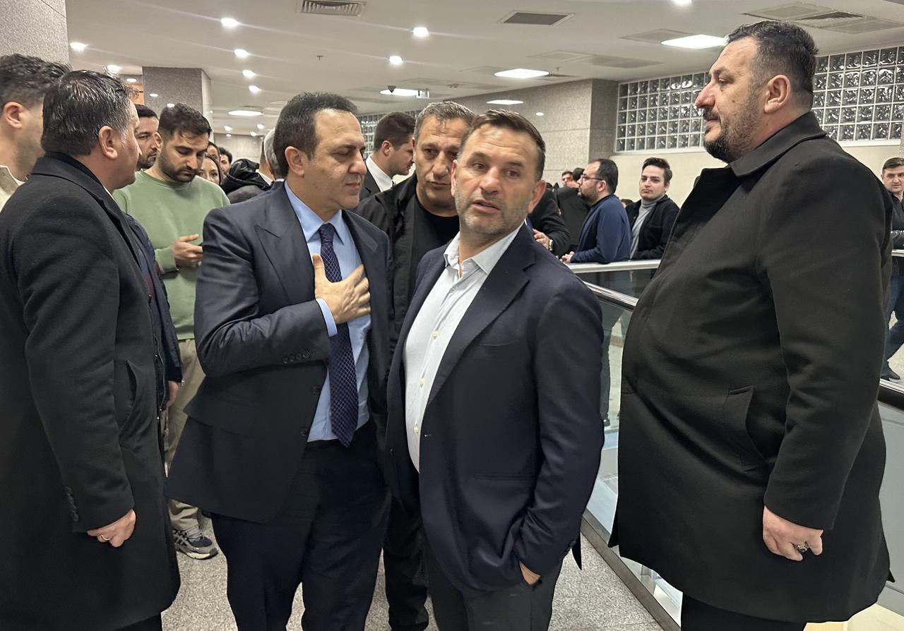 Following his arrest in a “football betting” investigation and facing up to 13 years in prison, footballer Metehan Baltaci was released pending trial. The hearing was also attended by Okan Buruk (2nd right), head coach of Galatasaray. Istanbul, Türkiye, March 25, 2026. (AA Photo)