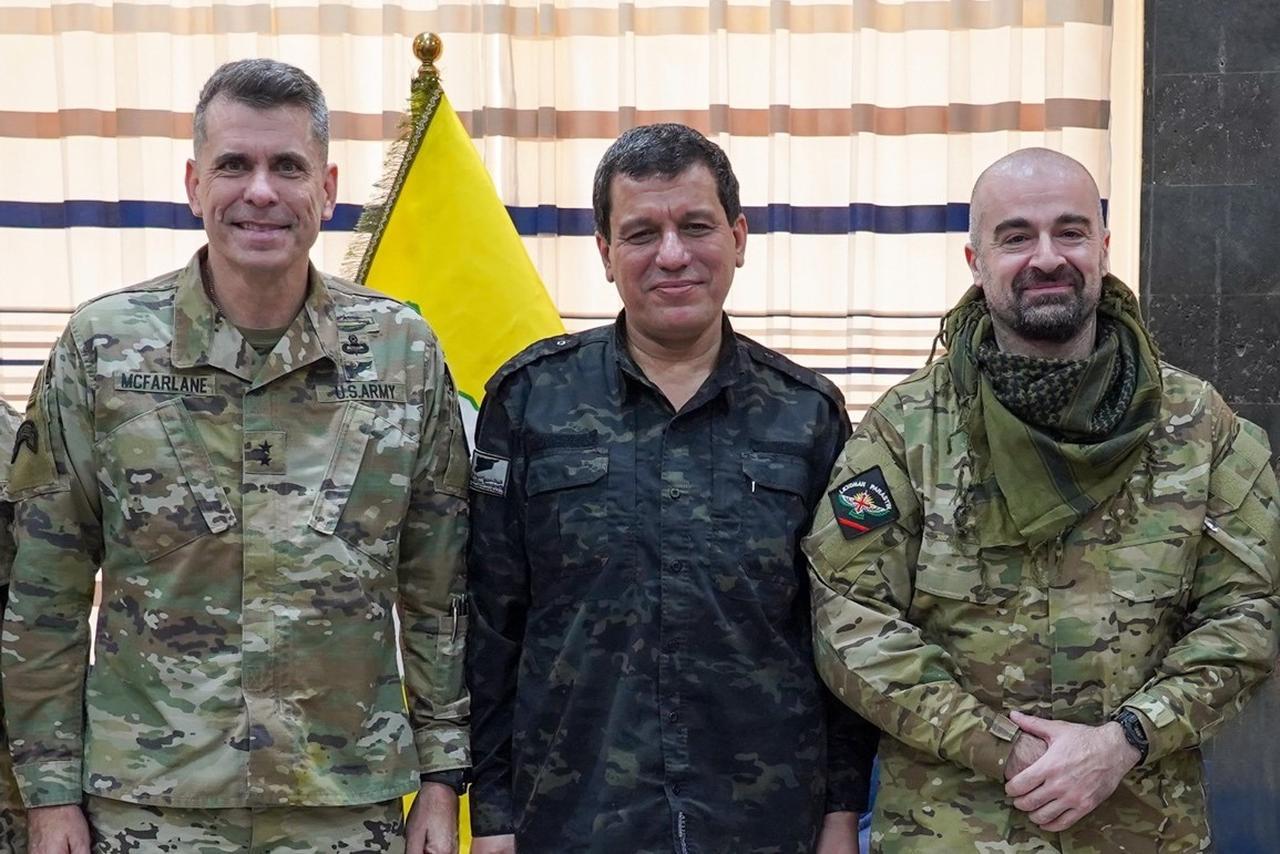 From the left: Major General Matthew W. McFarlane (USA Army), Mazlum Abdi and PUK's Bafel Talabani in Syria (Photo via X / @NPA_English)
