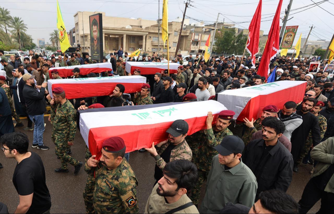 Members of Iraq's Hashed al-Shaabi, an alliance of factions now integrated into the regular army, carry the coffin of the Hashd al-Shaabi operations commander for Al-Anbar, Saad Dawai alongside others during a mass funaral in Baghdad, March 24, 2026. (AFP Photo)