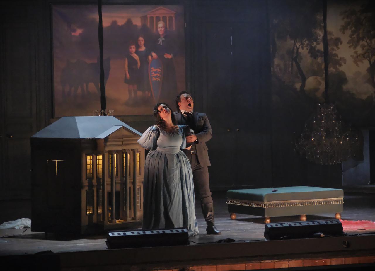 Performers take the stage during a production of Lucia di Lammermoor by the Mersin State Opera and Ballet at the Mersin Culture Center, Mersin, Türkiye, March 24, 2026. (AA Photo)