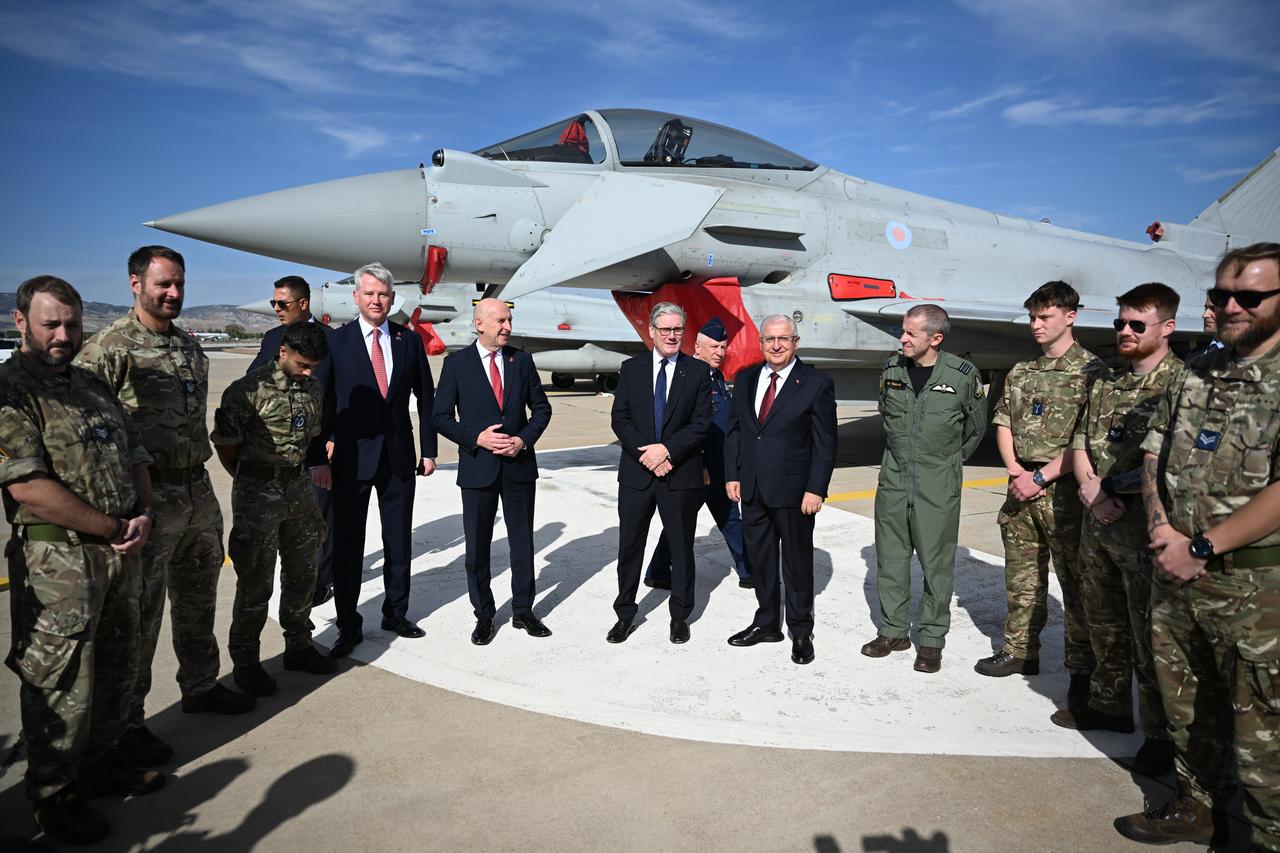 UK Prime Minister Keir Starmer visits Murted Air Base during his official trip to Türkiye, where he was welcomed by Turkish National Defense Minister Yasar Guler and inspected three Royal Air Force Eurofighter Typhoon jets on October 27, 2025. (AA Photo)
