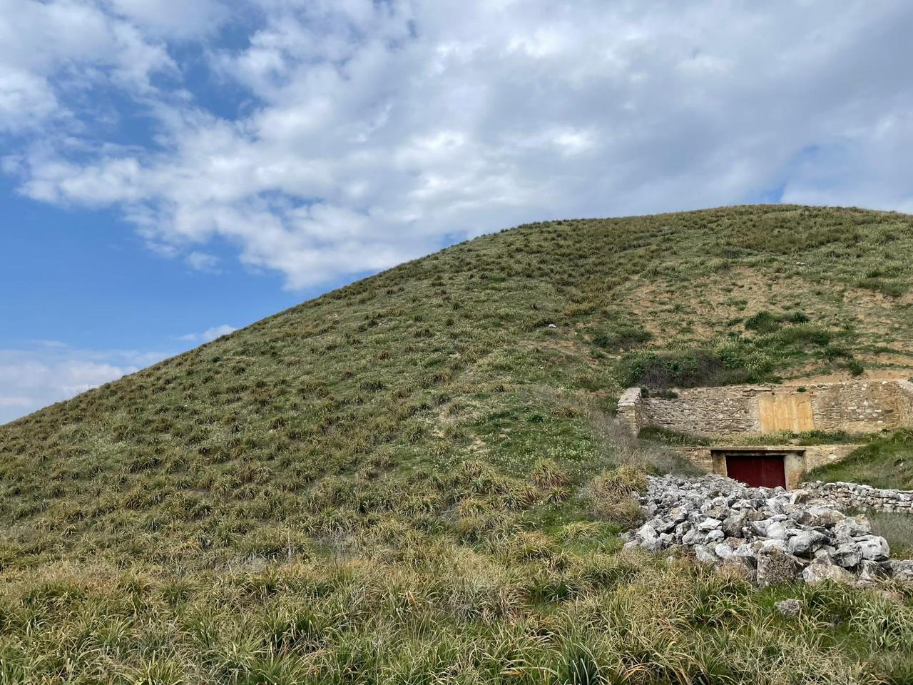 Karniyarik Tepe tumulus at Bin Tepe reveals the scale of Lydian royal burials near Sardis, Manisa, Türkiye, March 24, 2026. (Photo by Koray Erdogan/Türkiye Today)